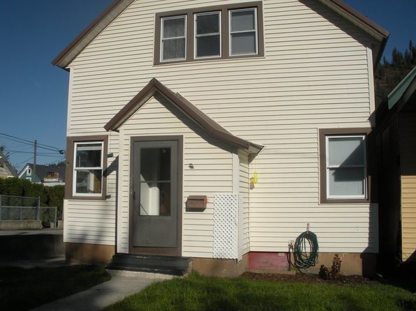 201 River St