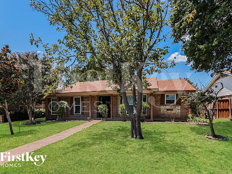 1309 Monterrey Dr — Photo 2