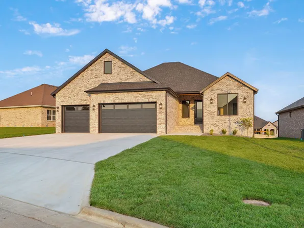 2136 N Sun Valley Drive, Springfield, MO 65802
