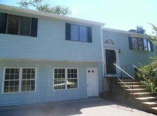 60 Brooklyn Rd, Narragansett, RI 02882