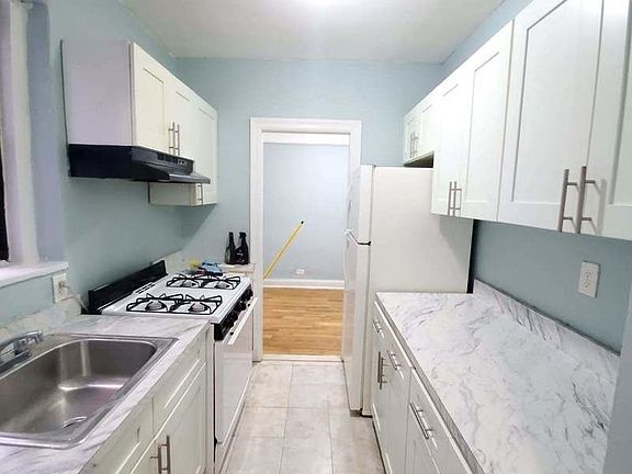 2nd image of 115 E 21st St APT 1D
