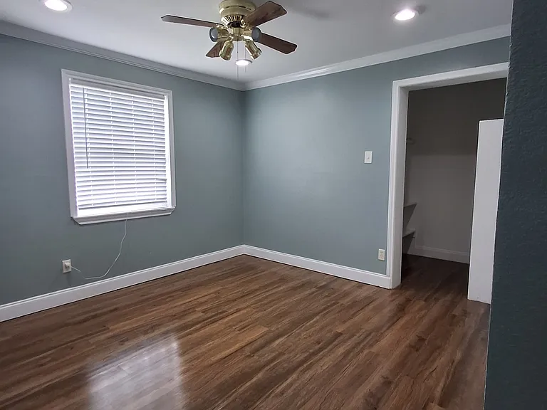 4403 Harvey Dr — Photo 2