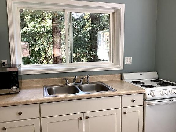 3rd image of 10299 Redwood Dr