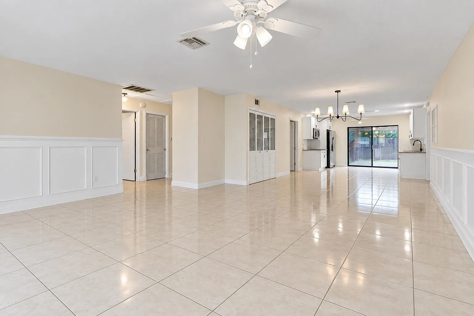 3 bed, 2.0 bath, 1544 sqft, $3,200 — Photo 2