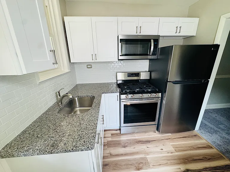 403 S Sycamore St — Photo 8