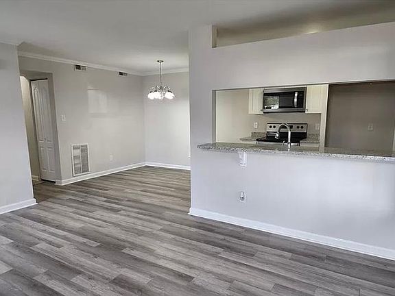 3rd image of 455 Shelter Dr