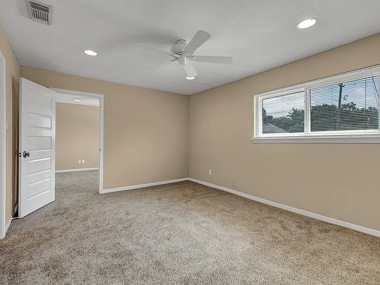 1659 W Sam Houston Pkwy S — Photo 21