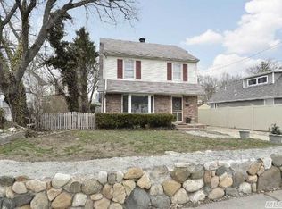 88 Tooker Ave, Oyster Bay, NY 11771