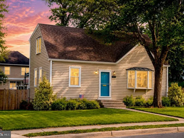 4025 Maple St, Fairfax, VA 22030