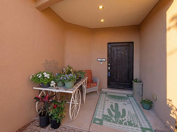 2nd image of 705 Chihuahua Rd NE