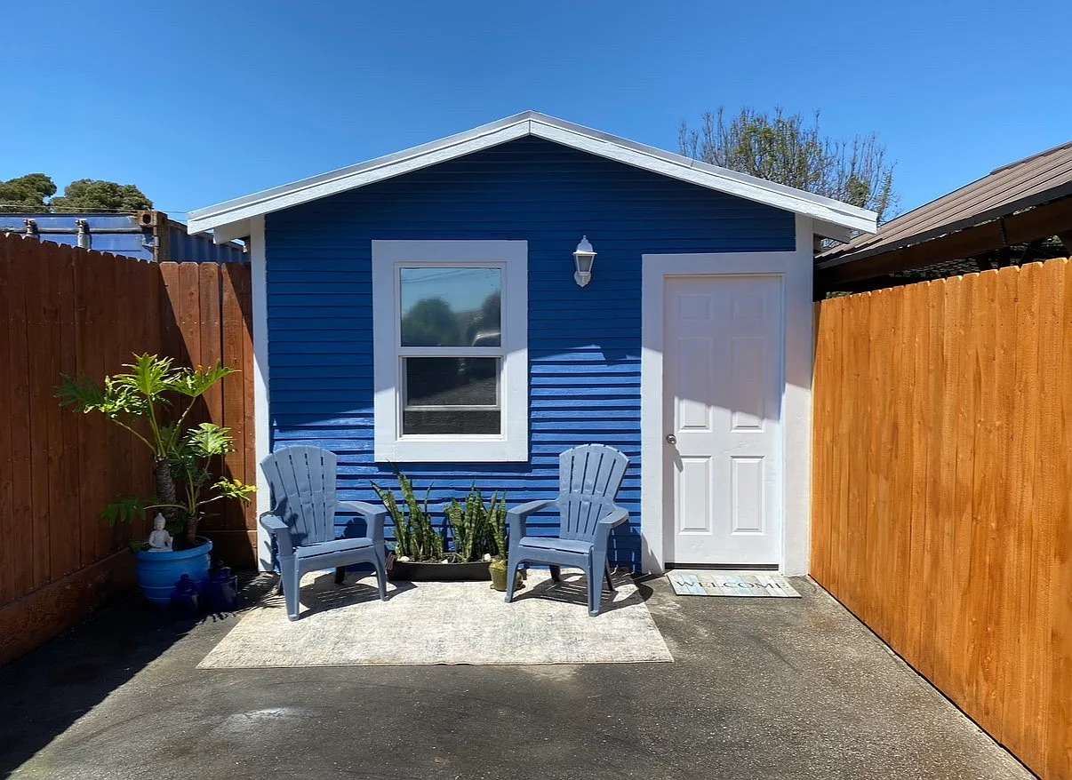Studio, 165 sqft, $1,800 — Photo 1