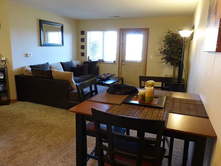 Creekside Apartments — Photo 11