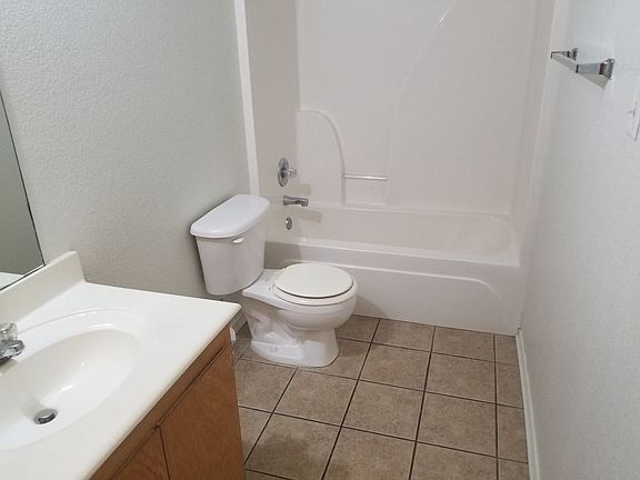 5th image of 312 Jeff Gordon Dr #B