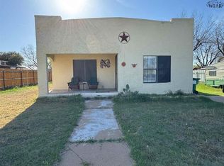 707 N River St, Seymour, TX 76380