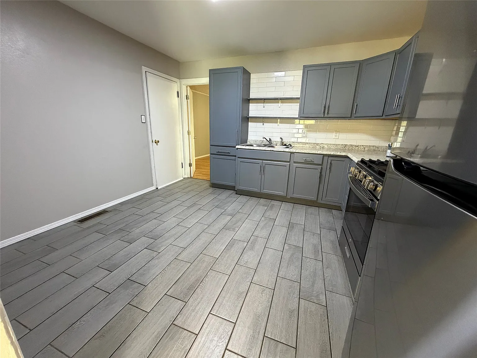 4 bed, 2.0 bath, 1296 sqft, $1,500 — Photo 3