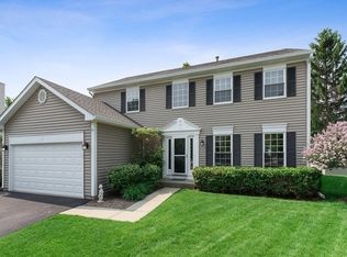 11 Camden Ct, Cary, IL 60013