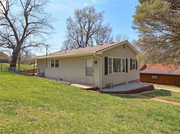 2510 Oak St, Saint Joseph, MO 64503