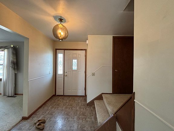 5th image of 804 Crocker Ave S