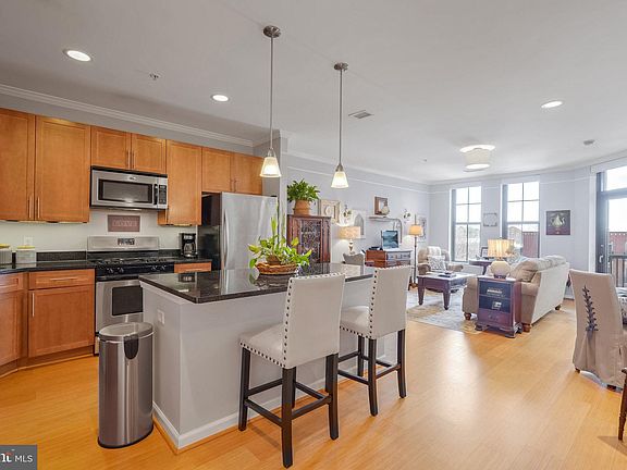3rd image of 444 W Broad St Unit 522