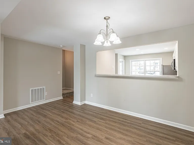 438 Hill St — Photo 7