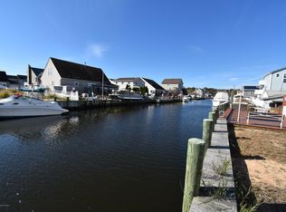 242 Dogwood Dr, Bayville, NJ 08721
