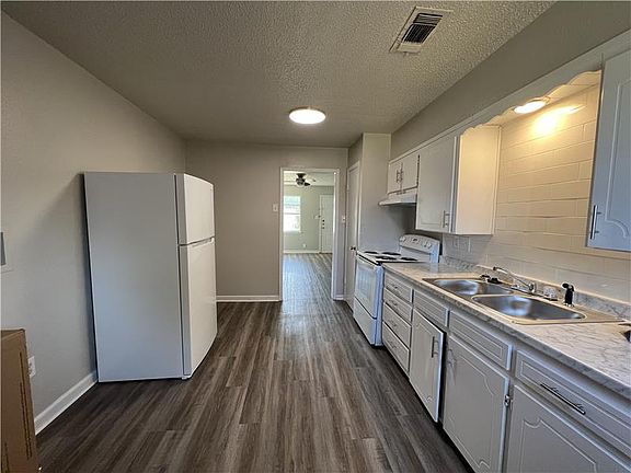 3rd image of 505 W Avenue A
