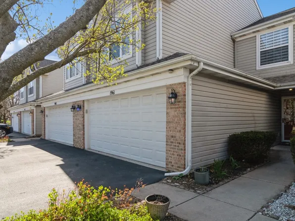 1961 Town Dr, Naperville, IL 60565