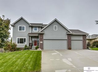 9205 S 170th St, Omaha, NE 68136