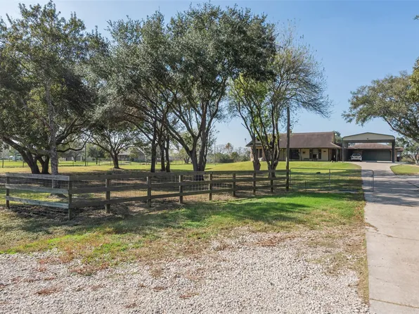 1014 Ginger St, Santa Fe, TX 77517