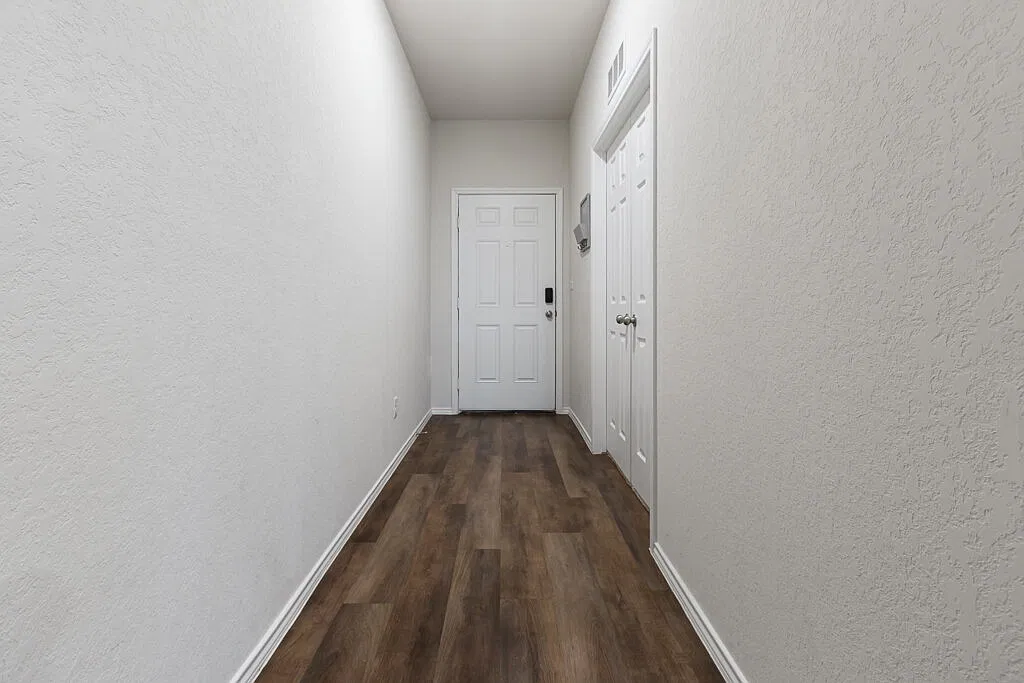 3 bed, 2.0 bath, 1688 sqft, $1,700 — Photo 3