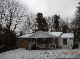368 1st St, Shady Spring, WV 25918