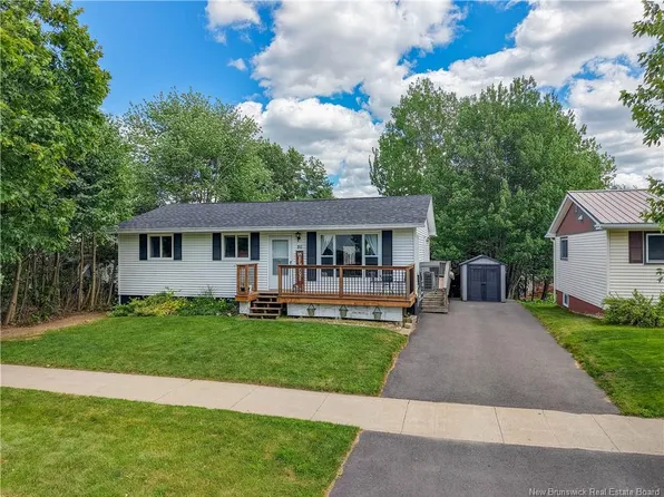 90 Bliss St, Fredericton, NB E3B 5S9