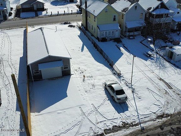 2nd image of 122 Spring St