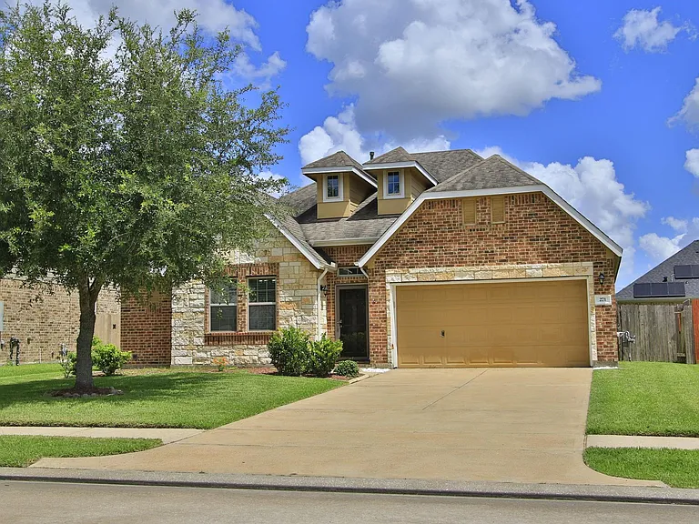 271 Westwood Dr — Photo 1