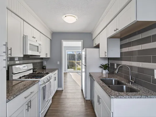 7503 Whitney Dr, Apple Valley, MN 55124