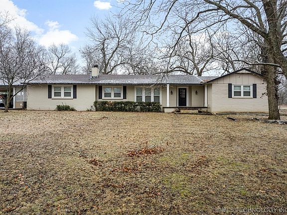 2nd image of 22077 S Wildwood Ln