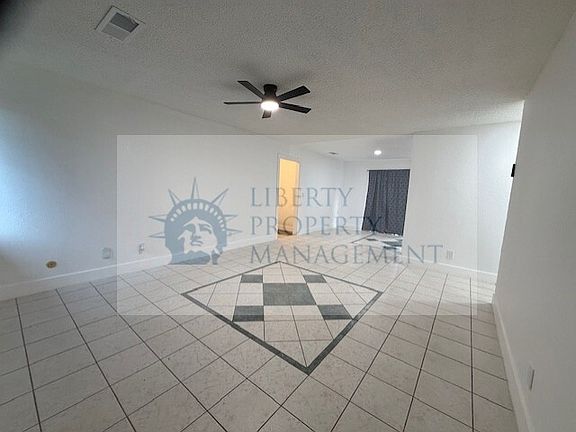 3rd image of 2338 S Sacramento St
