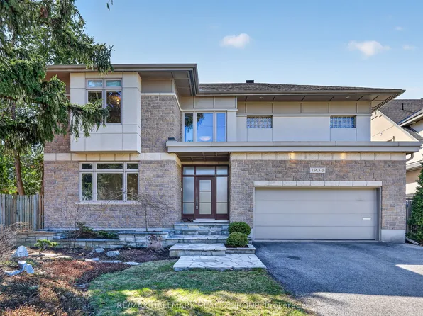 1934 Lenester Ave, Ottawa, ON K2A 1J9