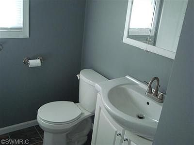 5th image of 1300 House St NE