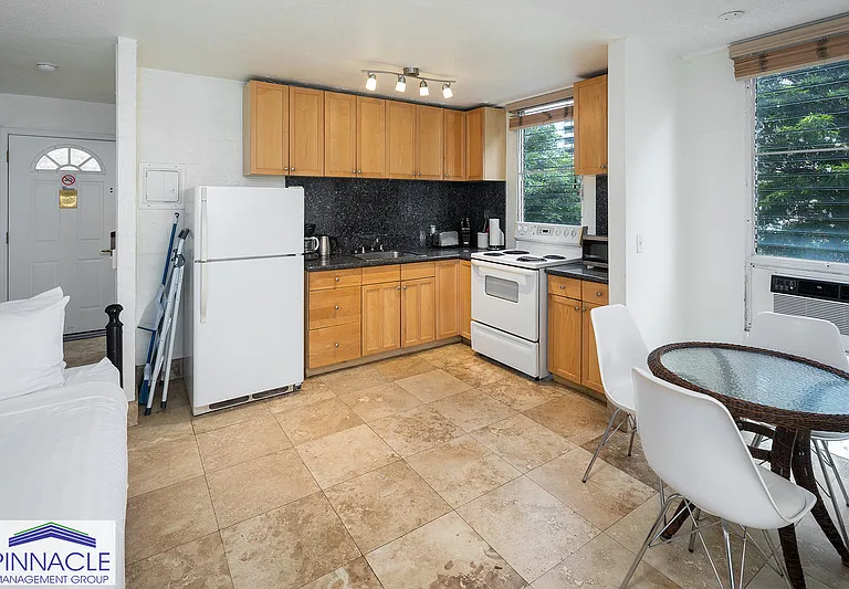 240 Liliuokalani Ave #201 — Photo 3