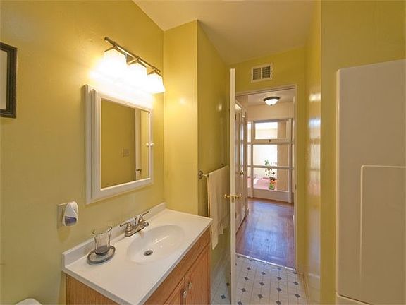 2nd image of 4257 Los Palos Ave