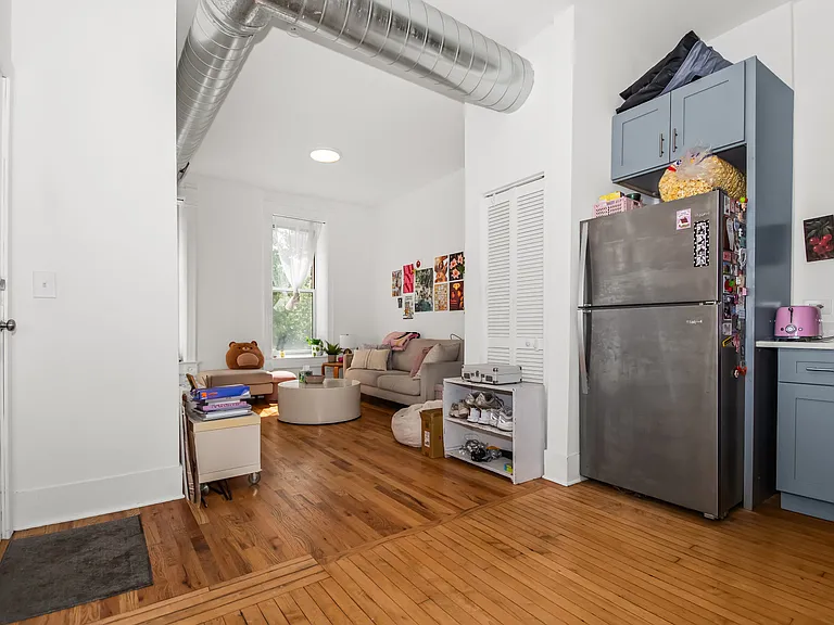 1140 N Winchester Ave #2F — Photo 2