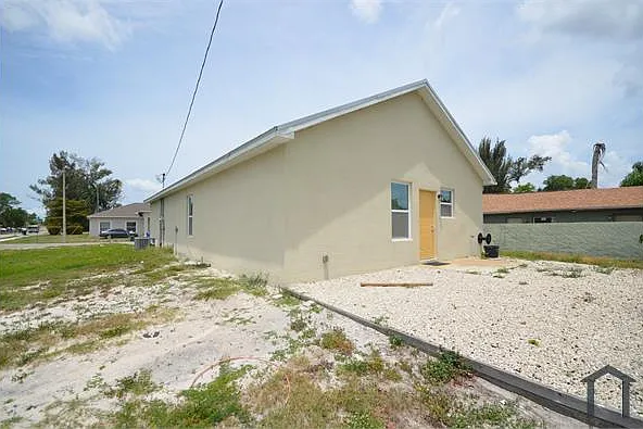 2197 Davis Ct — Photo 5