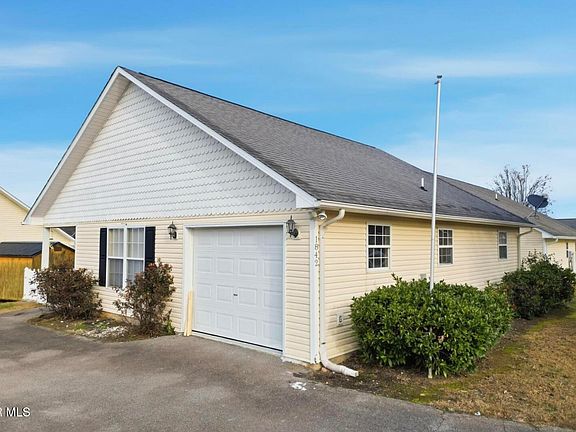 3rd image of 1842 Country Meadows Dr