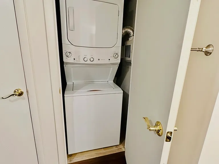 2586 E Woodland Dr #1 — Photo 12