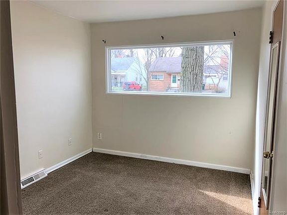 5th image of 23778 Vance Ave