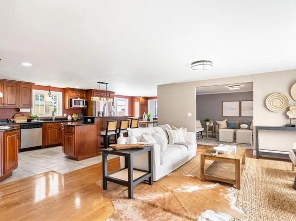 282 New Hampshire Ave, Somerset, MA 02726