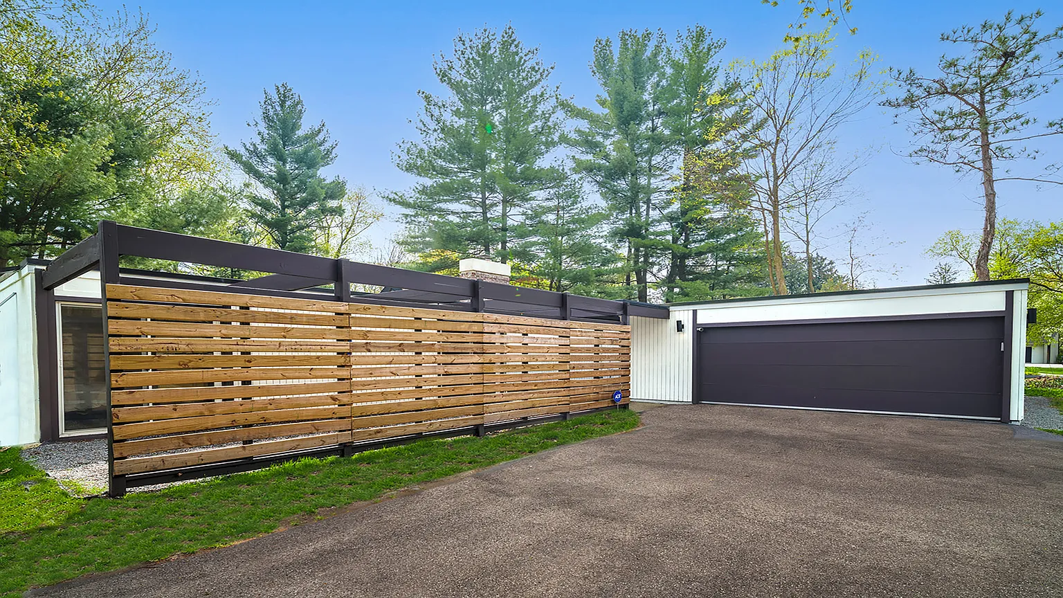 24 Essex Ln photo 1