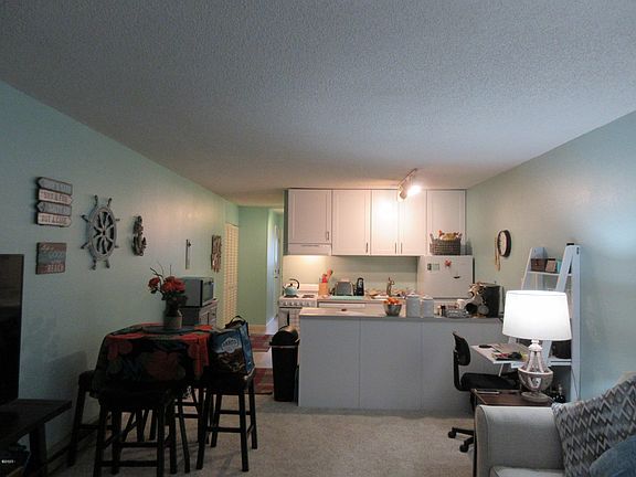 5th image of 1415 NW 31st Pl #271