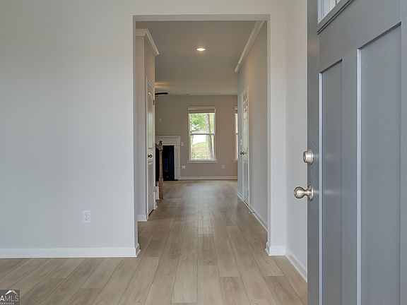 4th image of 261 Chiswick Loop